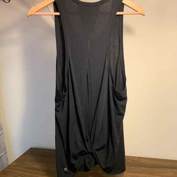 GapFit Breathe Open-Back Tank - Picture 3 of 4